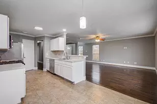 13963 Maximos Dr, Houston, TX 77083 - Photo 5