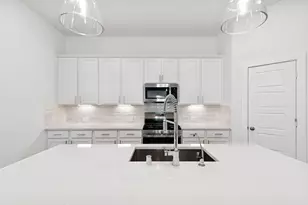 957 Garden Path Dr, Willis, TX 77378 - Photo 3