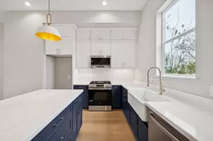 2221 Marnel Rd, Houston, TX 77055 - Photo 11