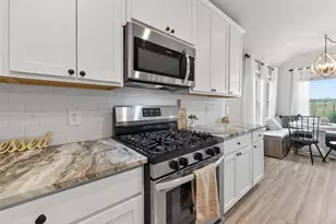 689 Red Elm Ln, Conroe, TX 77304 - Photo 9