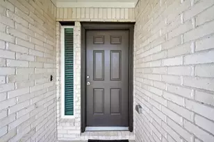 2111 Spring Hollow Dr, Baytown, TX 77521 - Photo 5
