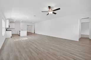 2111 Spring Hollow Dr, Baytown, TX 77521 - Photo 9