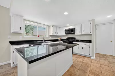 813 Lakeview Drive, Sugar Land, TX 77498 - Photo 17