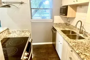 8245 Kingsbrook Rd, Houston, TX 77024 - Photo 7