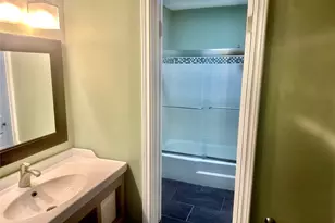 8245 Kingsbrook Rd, Houston, TX 77024 - Photo 19