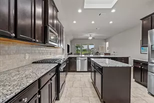 2731 Ahnya Ln, League City, TX 77573 - Photo 7