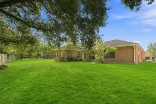 2755 N Larkspur Cir, Pearland, TX 77584 - Photo 9