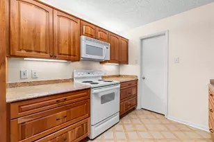 8051 Bay Branch Dr, The Woodlands, TX 77382 - Photo 17