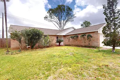 2711 Heritage Colony Drive, Webster, TX 77598 - Photo 23