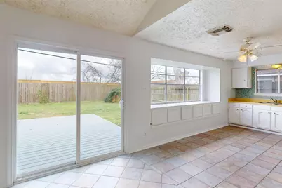 2711 Heritage Colony Drive, Webster, TX 77598 - Photo 11