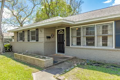 120 Palm Lane, Lake Jackson, TX 77566 - Photo 3