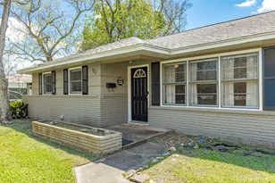 120 Palm Ln, Lake Jackson, TX 77566 - Photo 3