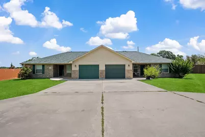 470 W Houston Street, Highlands, TX 77562 - Photo 1