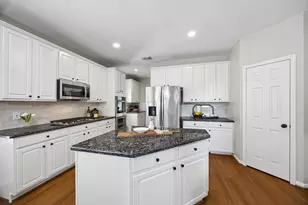 7535 Guinevere Dr, Sugar Land, TX 77479 - Photo 3