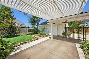 7535 Guinevere Dr, Sugar Land, TX 77479 - Photo 31