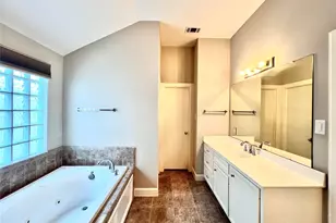 3731 Main Poplar Dr, Houston, TX 77025 - Photo 21