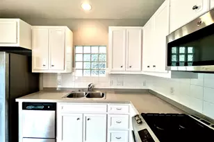 3731 Main Poplar Dr, Houston, TX 77025 - Photo 11