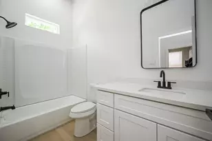 8203 Sparta St, Houston, TX 77028 - Photo 9