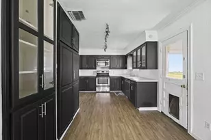 1937 Robin Ave, Orange, TX 77632 - Photo 5