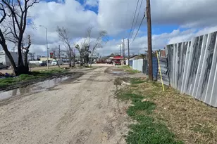 6820 Schiller St, Houston, TX 77093 - Photo 5