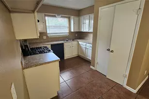 4250 Southchase Ln, Houston, TX 77014 - Photo 7