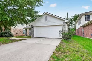 10426 Briar Patch St, Baytown, TX 77523 - Photo 3
