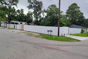 7445 Laura Koppe Rd, Houston, TX 77028 - Photo 7