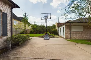 5627 Winsome Ln, Houston, TX 77057 - Photo 29