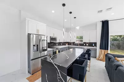 5839 Southwell Street #B, Houston, TX 77033 - Photo 7