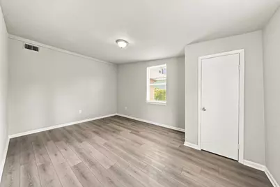 605 W Cleveland Street, Baytown, TX 77520 - Photo 9