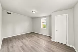 605 W Cleveland St, Baytown, TX 77520 - Photo 9