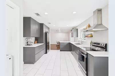 9202 Bintliff Drive, Houston, TX 77074 - Photo 21