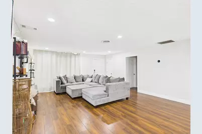 9202 Bintliff Drive, Houston, TX 77074 - Photo 11