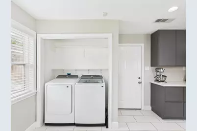 9202 Bintliff Drive, Houston, TX 77074 - Photo 23