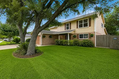 10435 Long River Drive, Sugar Land, TX 77498 - Photo 3