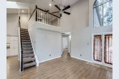 39 N Lakeridge Circle, The Woodlands, TX 77381 - Photo 5