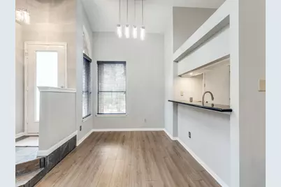 39 N Lakeridge Circle, The Woodlands, TX 77381 - Photo 3