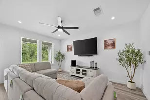 3233 Creston Gate Dr, Houston, TX 77047 - Photo 7