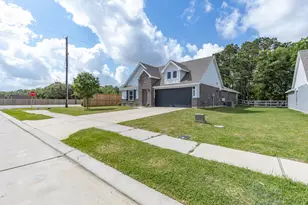 103 Lakeway Circle, Anahuac, TX 77514 - Photo 3