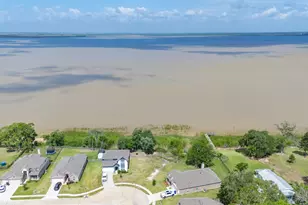 103 Lakeway Circle, Anahuac, TX 77514 - Photo 9