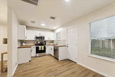 5639 Tiger Lilly Way, Houston, TX 77085 - Photo 11