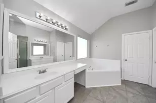 2438 Glenholly Park Dr, Sugar Land, TX 77498 - Photo 33