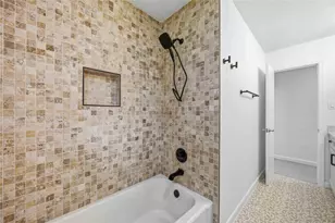 8419 Bluegate Ct, Houston, TX 77025 - Photo 15