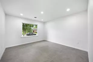 8419 Bluegate Ct, Houston, TX 77025 - Photo 9