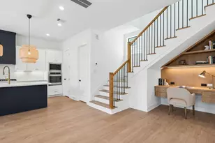 1327 W 22nd St, Houston, TX 77008 - Photo 9