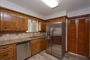 10811 Vickijohn Ct, Houston, TX 77071 - Photo 7