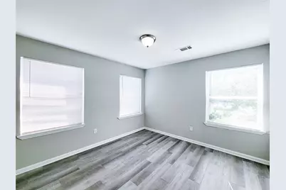 5835 Kenilwood Drive, Houston, TX 77033 - Photo 11