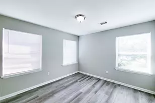 5835 Kenilwood Dr, Houston, TX 77033 - Photo 11