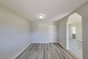 5835 Kenilwood Dr, Houston, TX 77033 - Photo 19