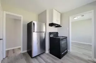 5835 Kenilwood Dr, Houston, TX 77033 - Photo 3